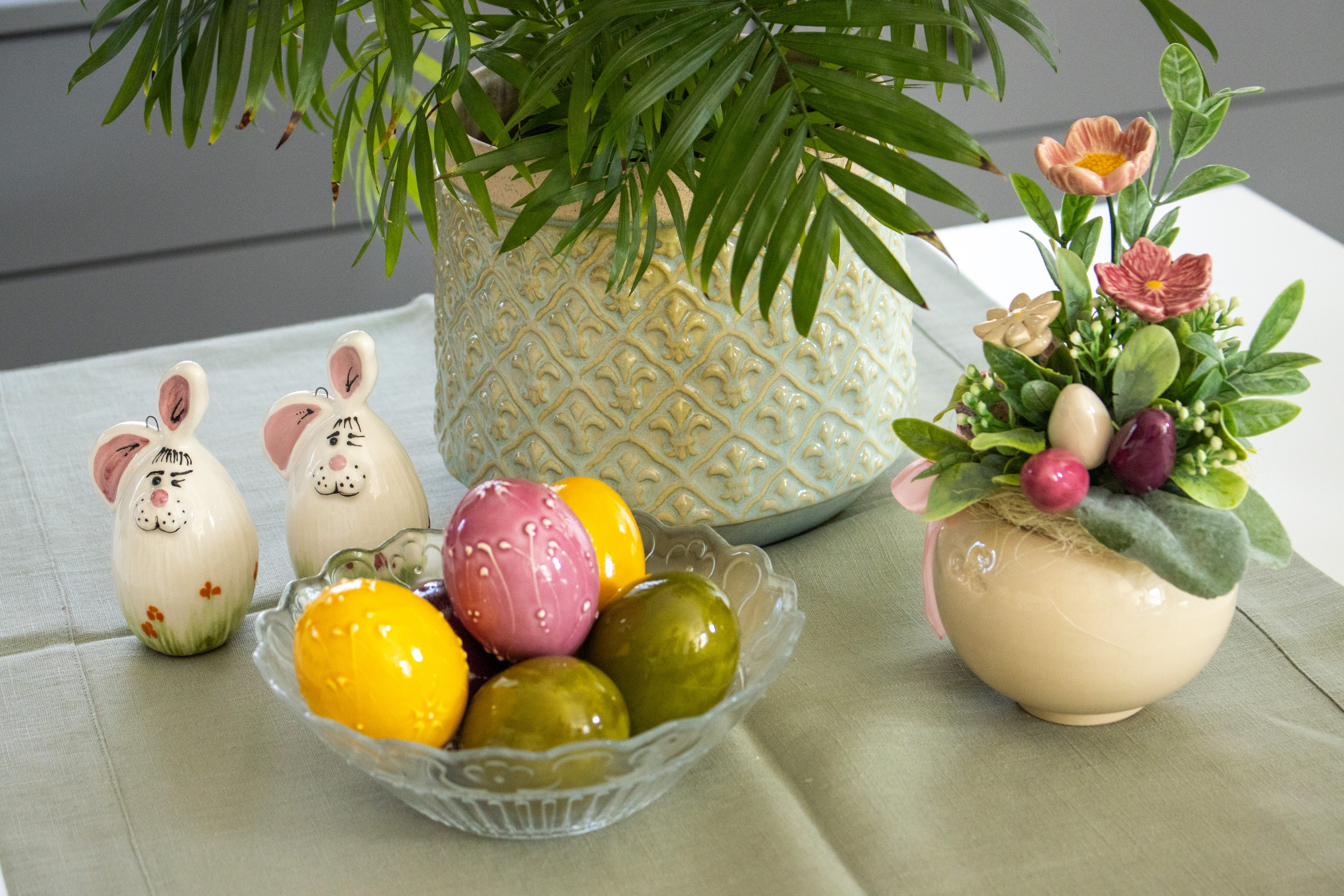 Easter ceramic flower centrepiece