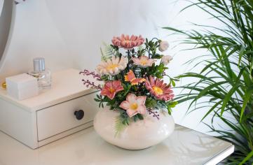 How to Choose the Perfect Ceramic Table Decoration for Your Home or Office