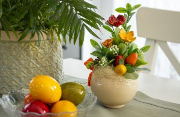 Easter ceramic flower centrepiece
