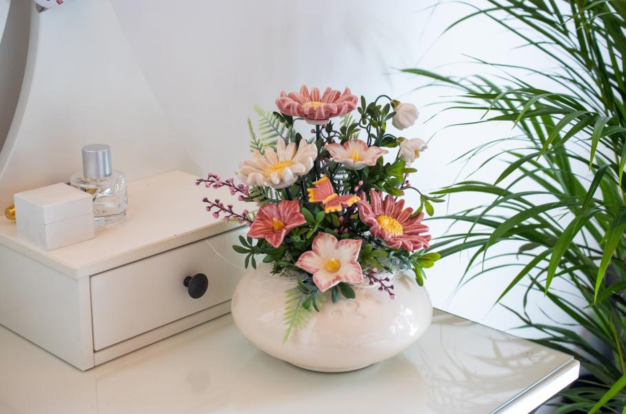 How to Choose the Perfect Ceramic Table Decoration for Your Home or Office