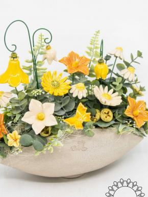 Oval Centerpiece with Daisies - Yellow