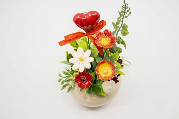 Ceramic table centerpiece with a timeless handmade touch
