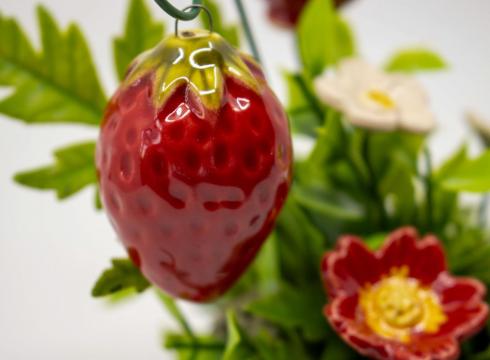 Eperrel díszített kézműves kerámia asztaldísz