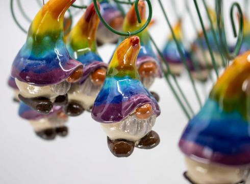 Kézműves szivárvány manó ajándék dekoráció